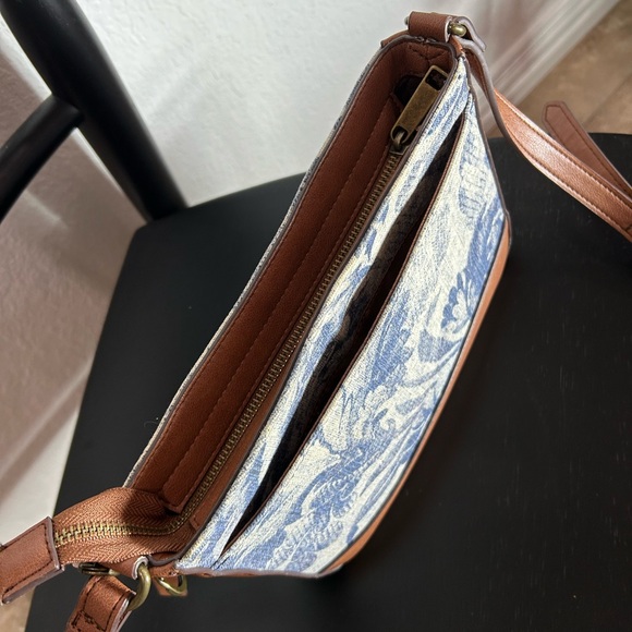 ❤️Frye and company floral Blue and Brown Crossbody Bag❣️ - Picture 6 of 7